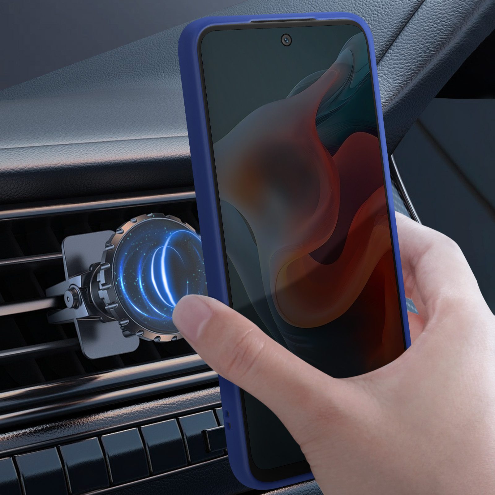 Hand, die ein blaues Telefon hält. Das Telefon ist in einer Autolüftung montiert. Der Bildschirm ist an.