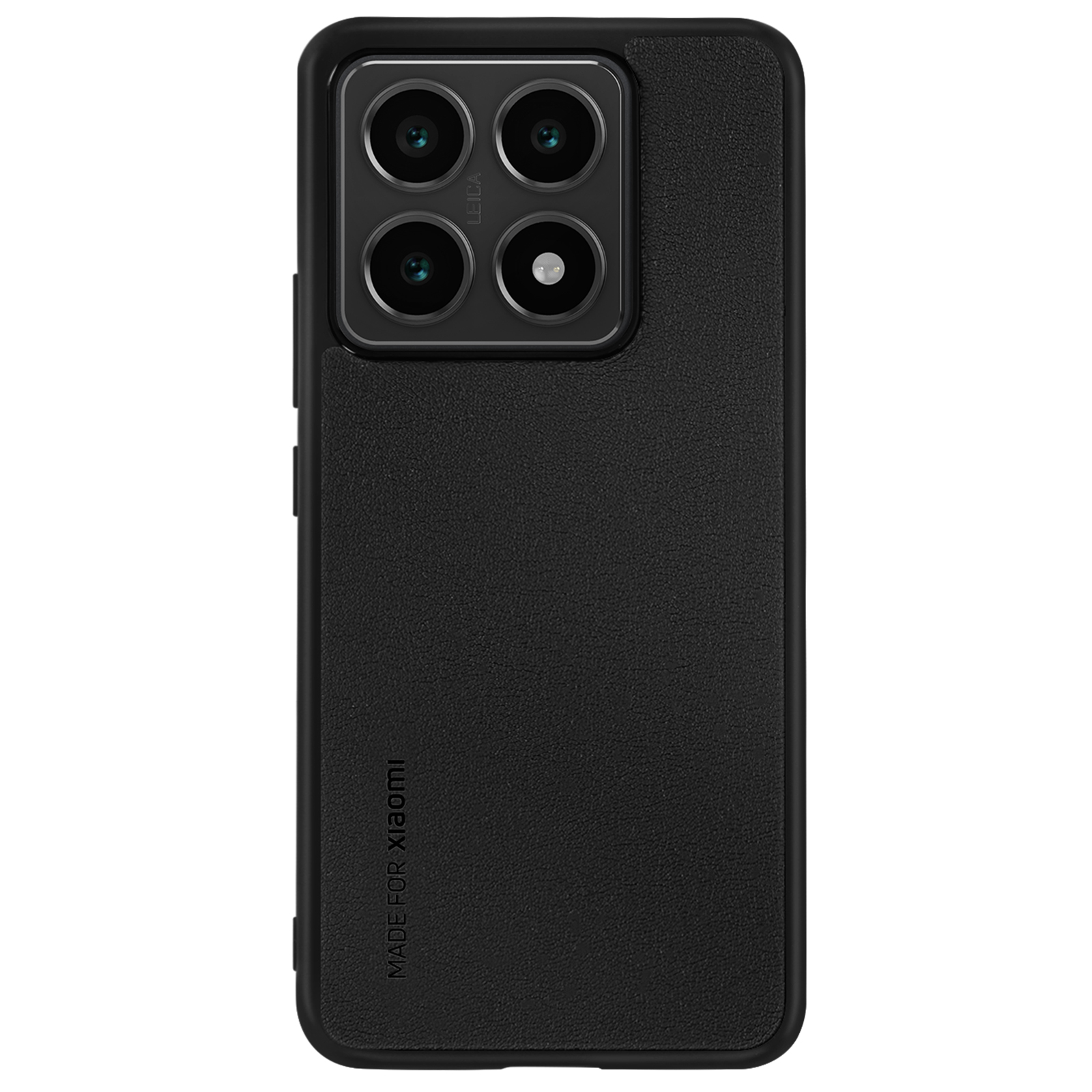 Téléphone noir avec quatre caméras, dans un étui noir. Imprimé Made for xiaomi.