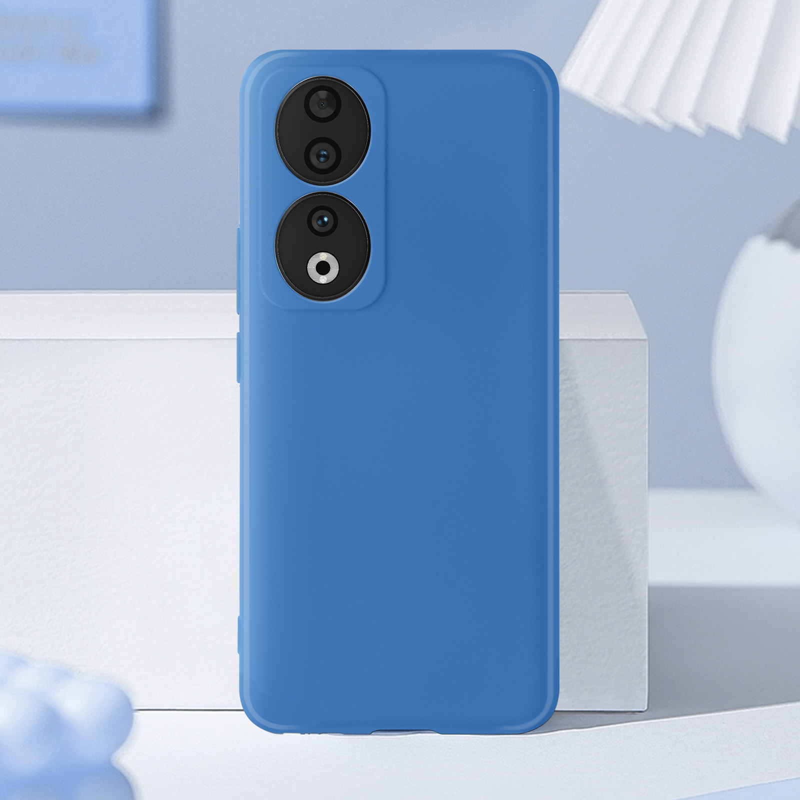 Custodia per telefono blu su una superficie bianca. Due obiettivi della fotocamera sono visibili. La custodia è solida.