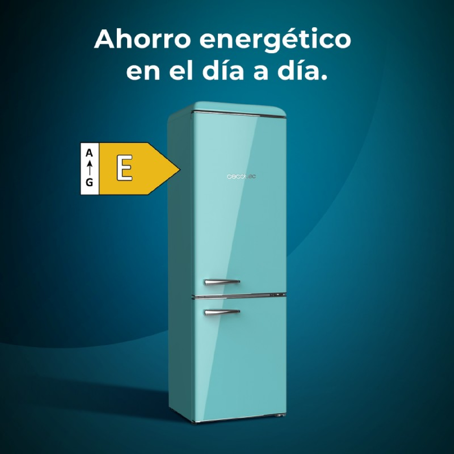 Un refrigerador turquesa con una etiqueta de eficiencia energética y texto en español.