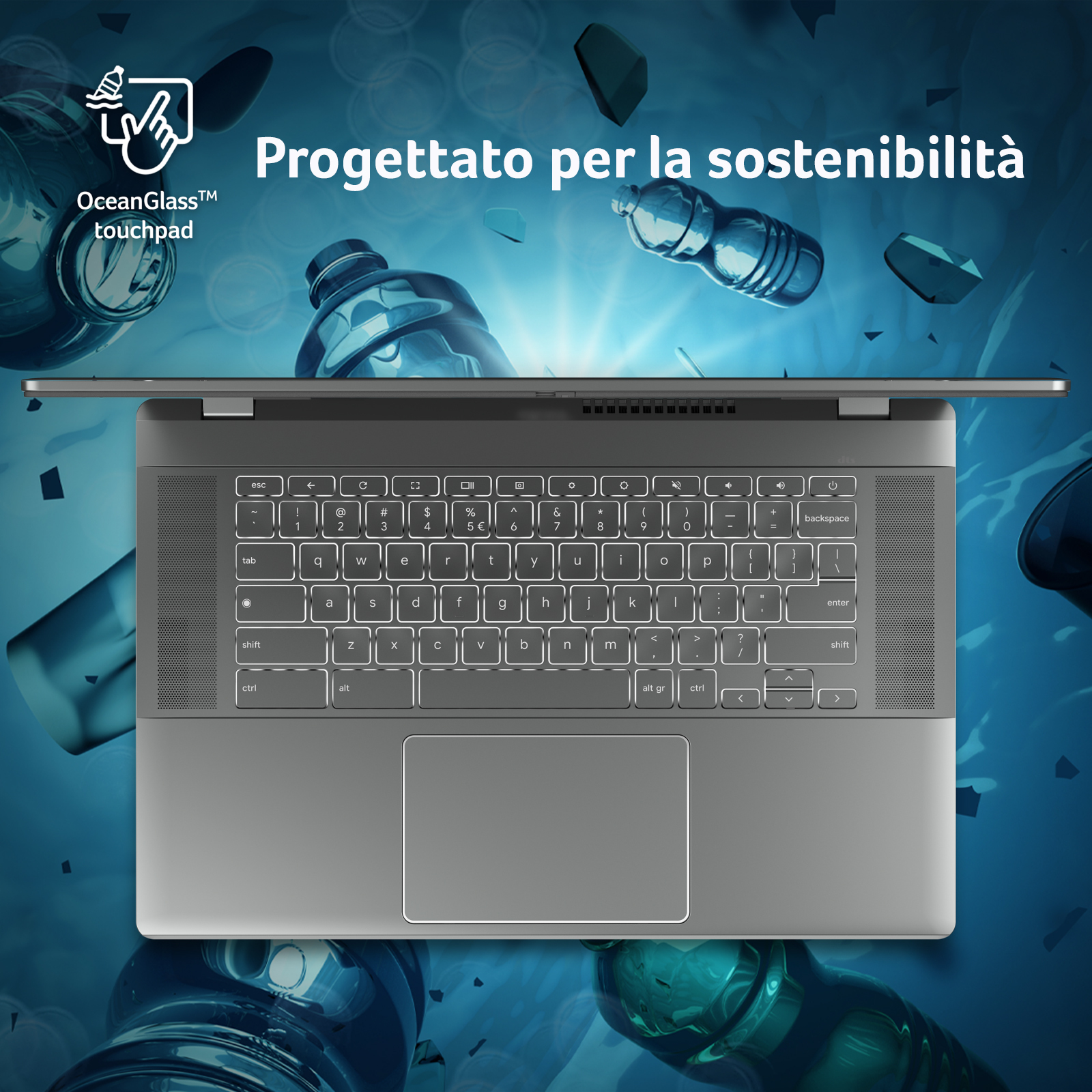 Laptop pokazujący klawiaturę z butelkami wody wokół. Tekst o zrównoważonym rozwoju u góry.