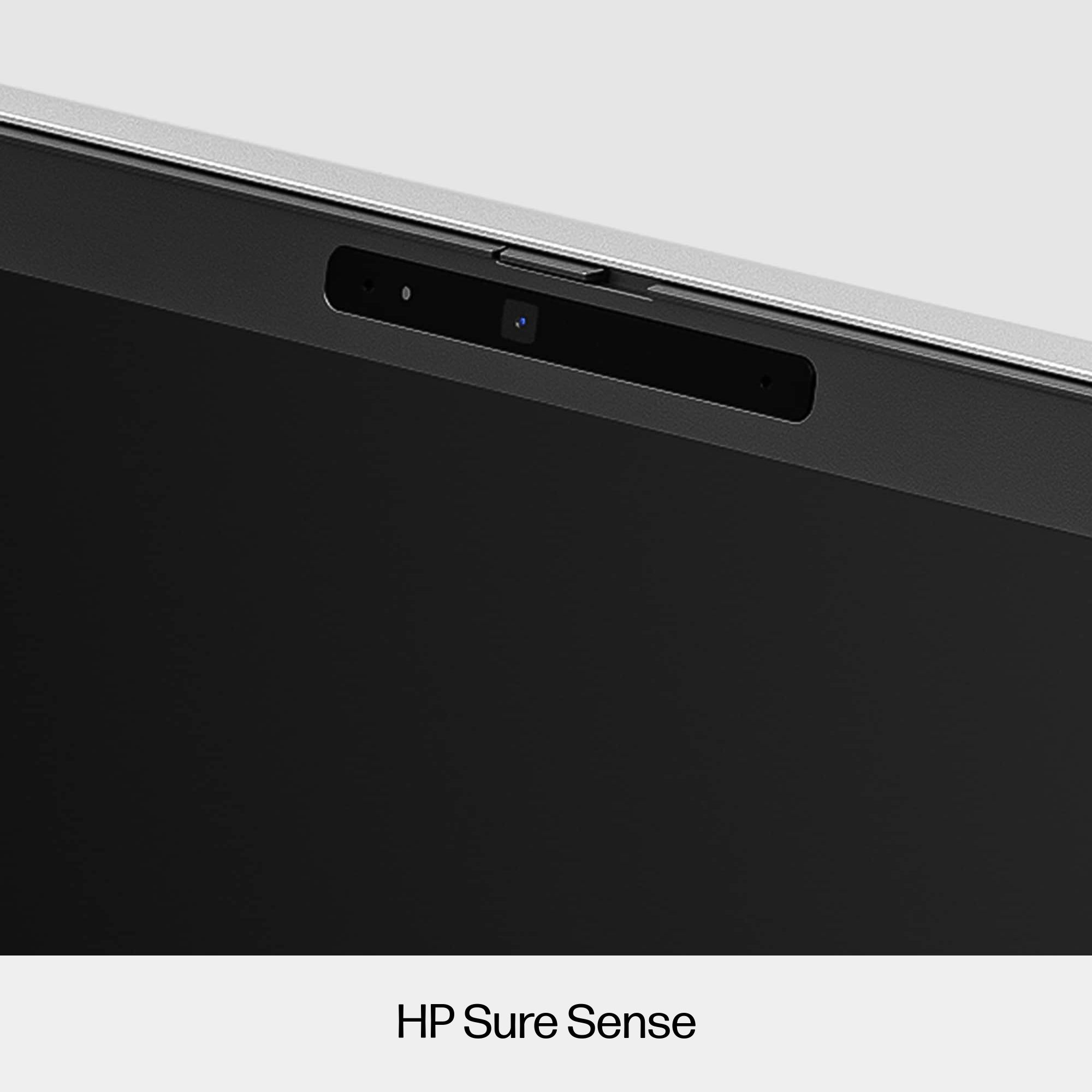 Primo piano di una fotocamera per laptop con il testo 'HP Sure Sense' sotto.