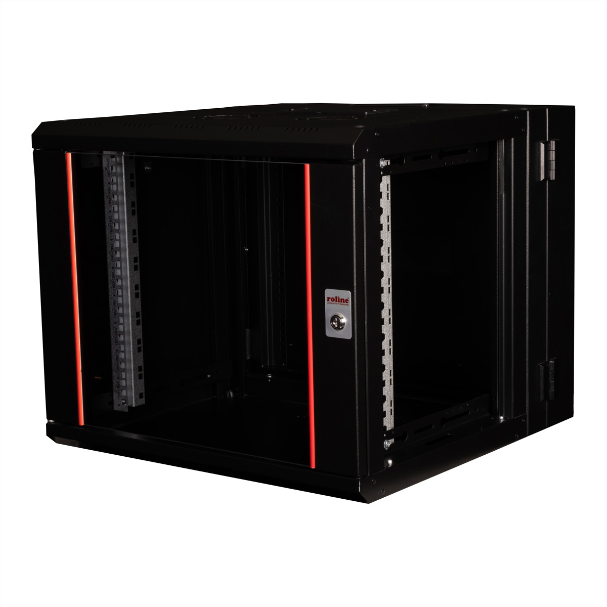 Un rack server nero con dettagli rossi. Il rack è vuoto, mostrando la sua struttura interna.