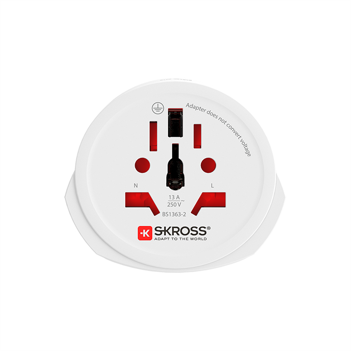 Adattatore da viaggio bianco con prese rosse, perni neri e logo del marchio su sfondo bianco.