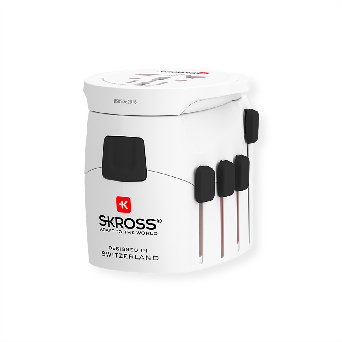 Adattatore da viaggio bianco con spine nere e logo SKROSS rosso.