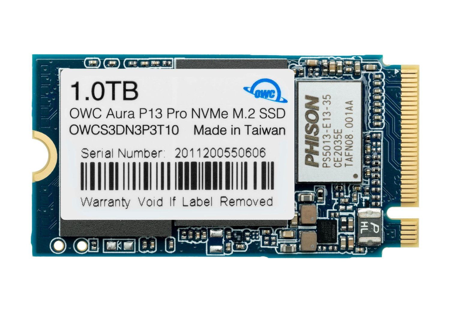 Zbliżenie karty M.2 SSD pokazujące jej komponenty.