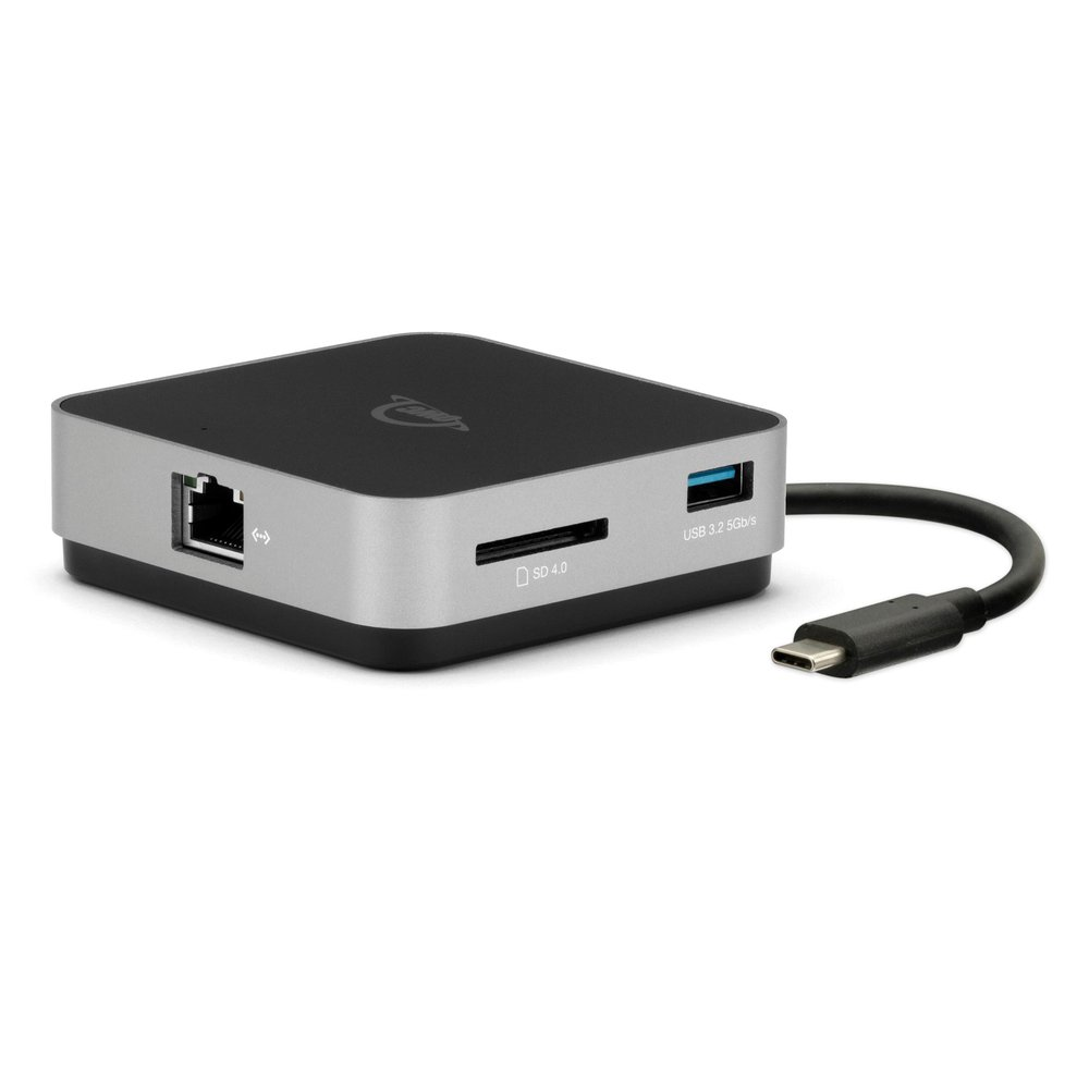 Een zilveren en zwarte USB-hub met meerdere poorten. Een USB-C-kabel is aangesloten.