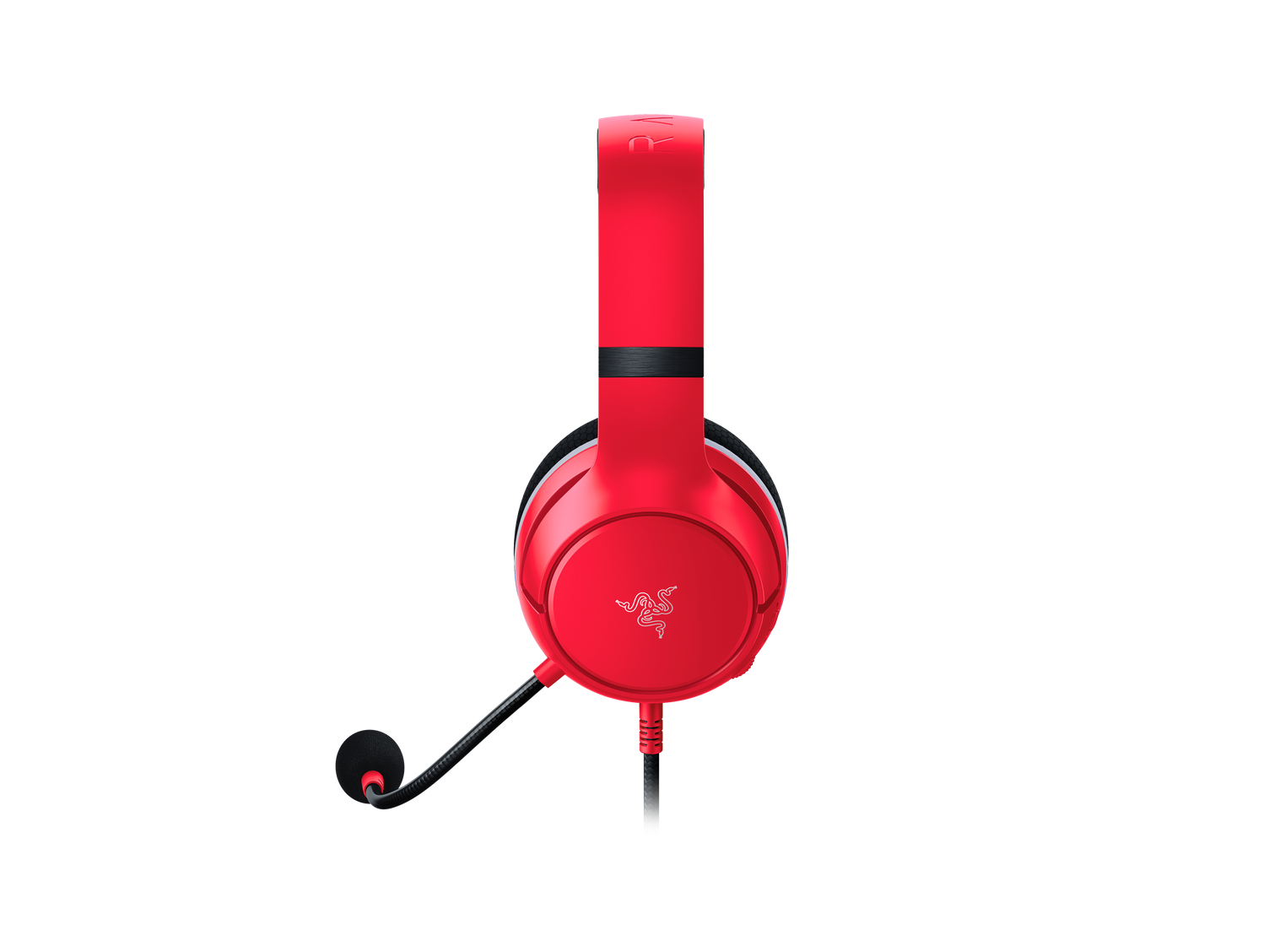 Rote Gaming-Kopfhörer mit Mikrofon. Das Razer-Logo ist auf dem Ohrmuschel zu sehen.