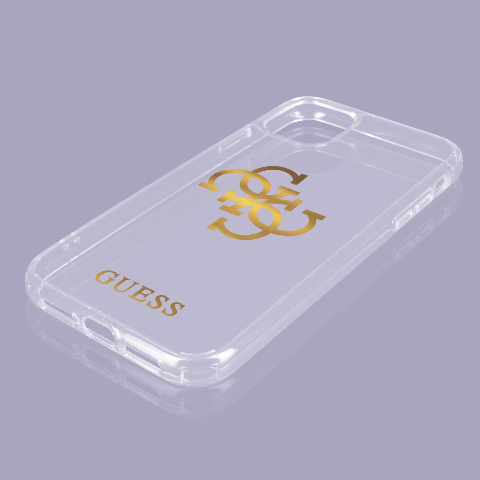 Funda transparente para teléfono con el logotipo dorado de Guess sobre fondo morado.