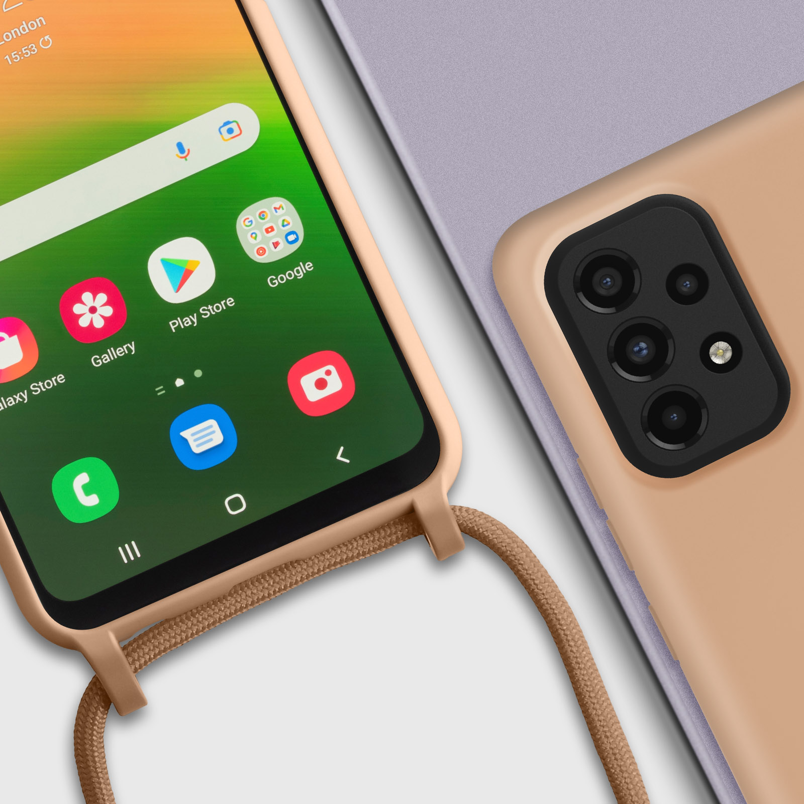 Close-up van telefoon in hoesje met gouden rand, met app-pictogrammen. Een andere telefoon met een gouden hoesje ernaast.