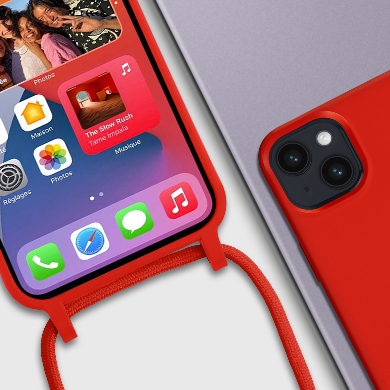 Rode telefoonhoes met een rode lanyard bevestigd aan een rode telefoon, met apps en foto's.