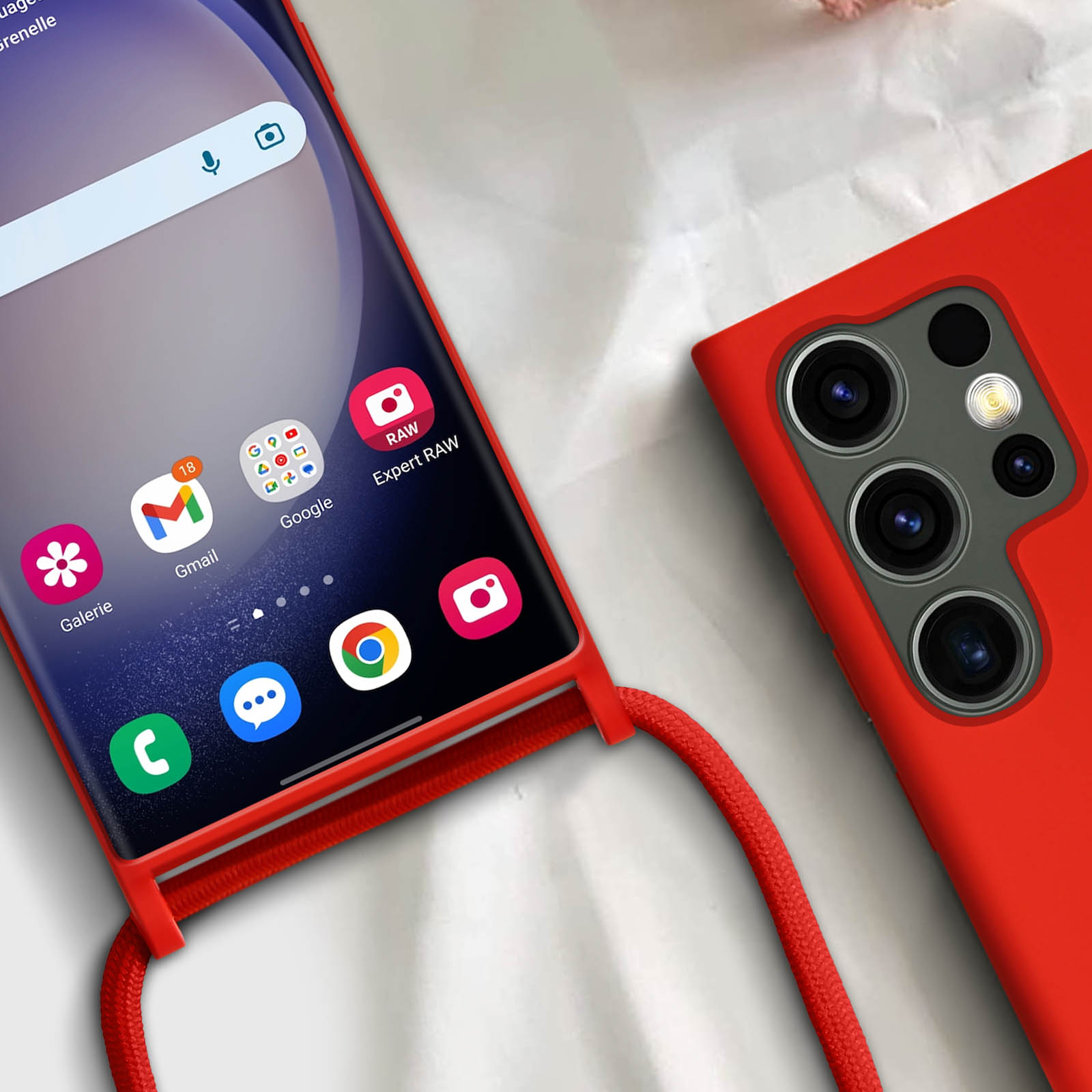 Telefono rosso con cordino, schermo con icone app, accanto a custodia rossa.