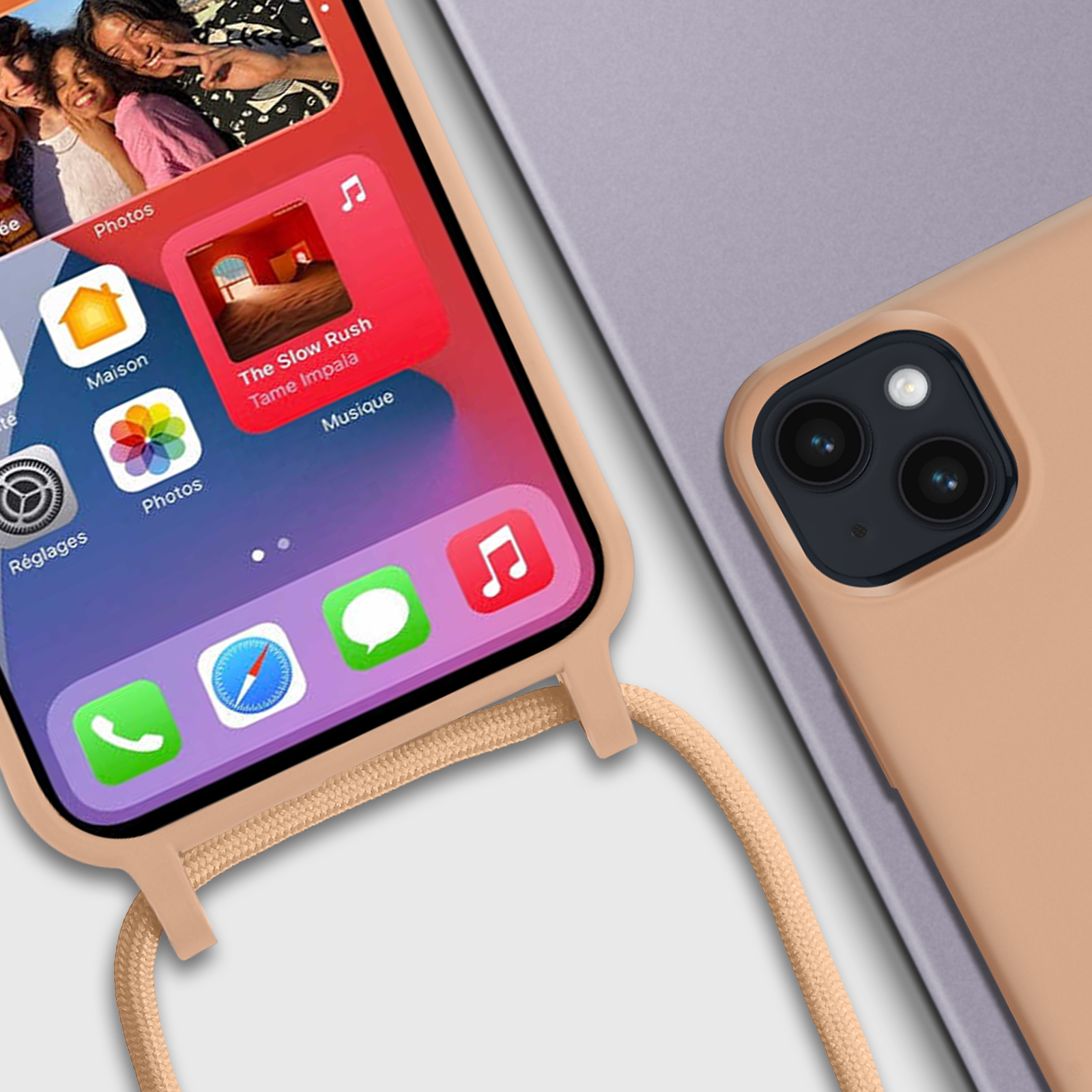 Telefoonhoes in lichtbeige kleur. De telefoon toont een app.