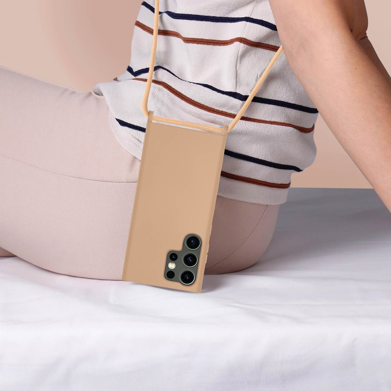 Custodia per telefono sul corpo. Beige, con cinturino beige.