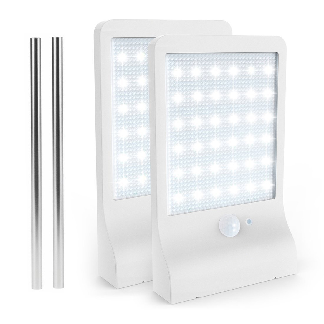 Zwei weiße rechteckige Solarleuchten mit 2 silbernen Stangen links. Jede Leuchte hat viele kleine LEDs.