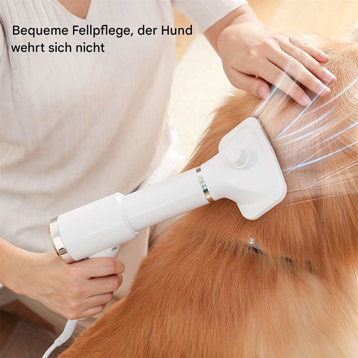 Eine Person pflegt einen Hund mit einem weißen Pflegegerät auf einem Hintergrund mit Hundehaar.