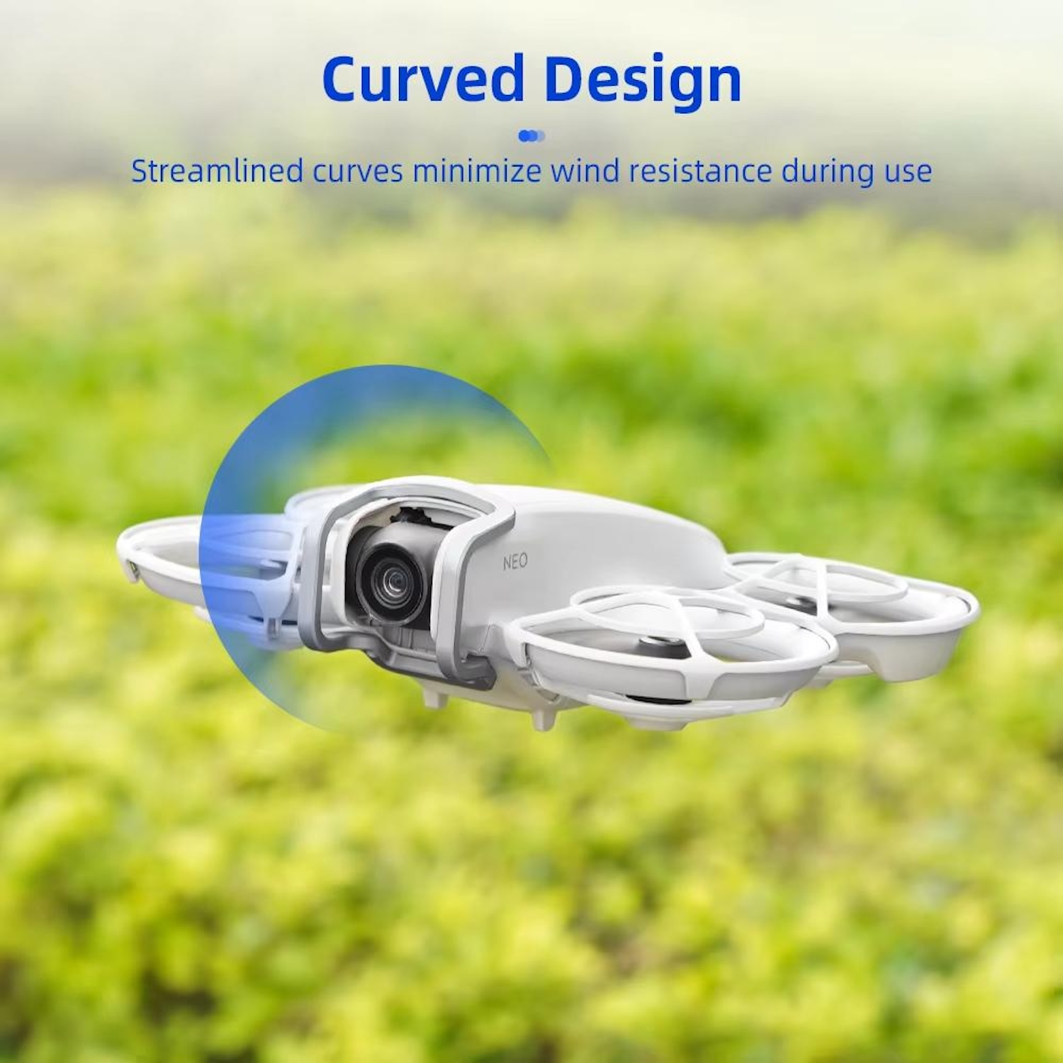 Un drone bianco con un design curvo, che vola sull'erba verde, con il testo: Curved Design.