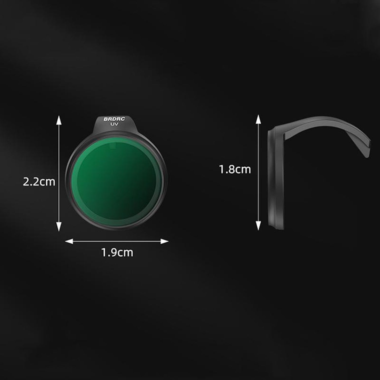 Un filtro verde e la sua cornice sono mostrati. Il filtro ha un diametro di 1,9 cm e un'altezza di 2,2 cm.