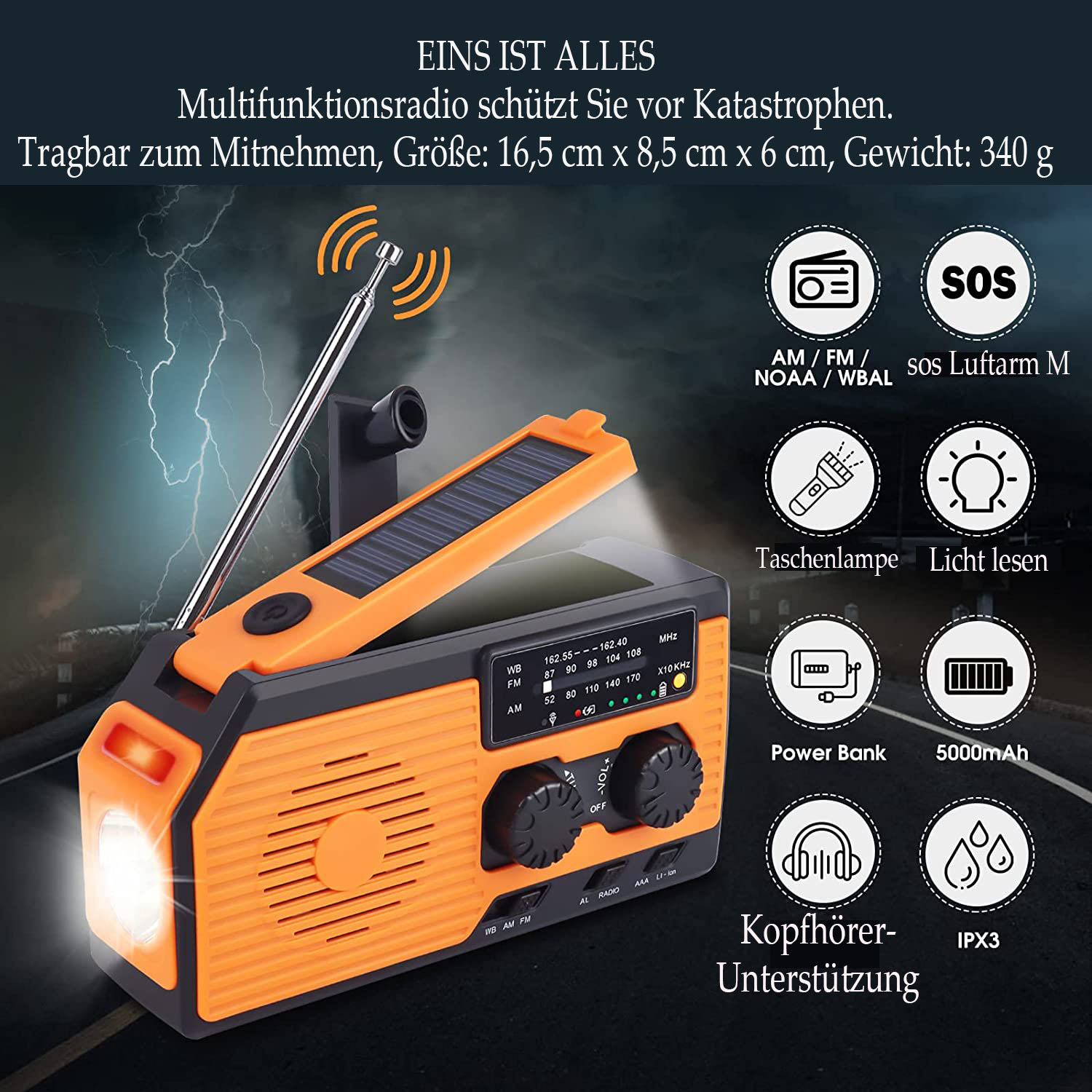 Ein orange-schwarzes Multifunktionsradio mit Solarpanel und verschiedenen Symbolen. Es ist auf dunklem Grund.