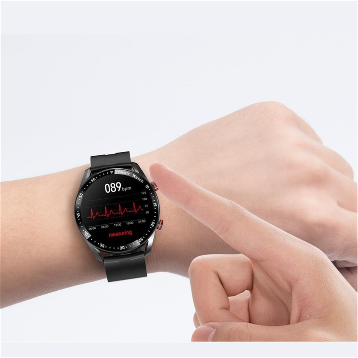 Smartwatch zeigt Herzfrequenz und Zeit an, mit einem Finger, der auf den Bildschirm zeigt.