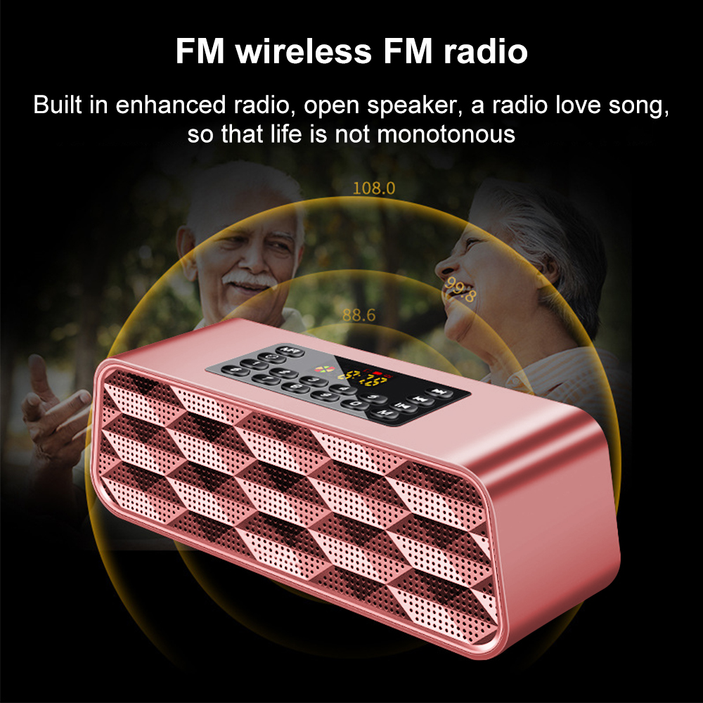 Roségoldfarbener kabelloser Lautsprecher. Zeigt Zeit und hat Knöpfe. Im Hintergrund zwei Personen. Text: FM-Funkradio