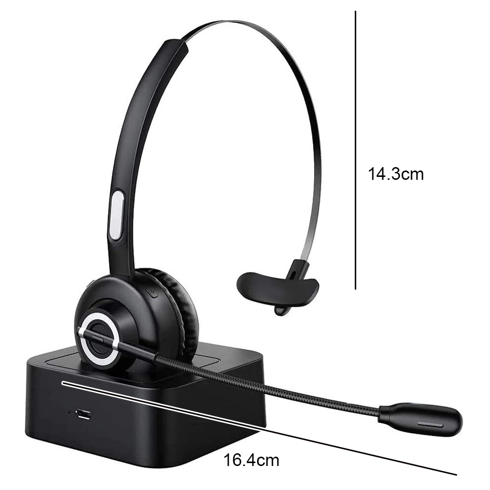 Ein schwarzes Headset mit Ladestation, Abmessungen vor weißem Hintergrund gezeigt.