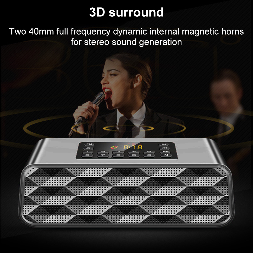 Ein silberner Lautsprecher mit einer Frau, die in ein Mikrofon singt. Text beschreibt den 3D-Surround-Sound.
