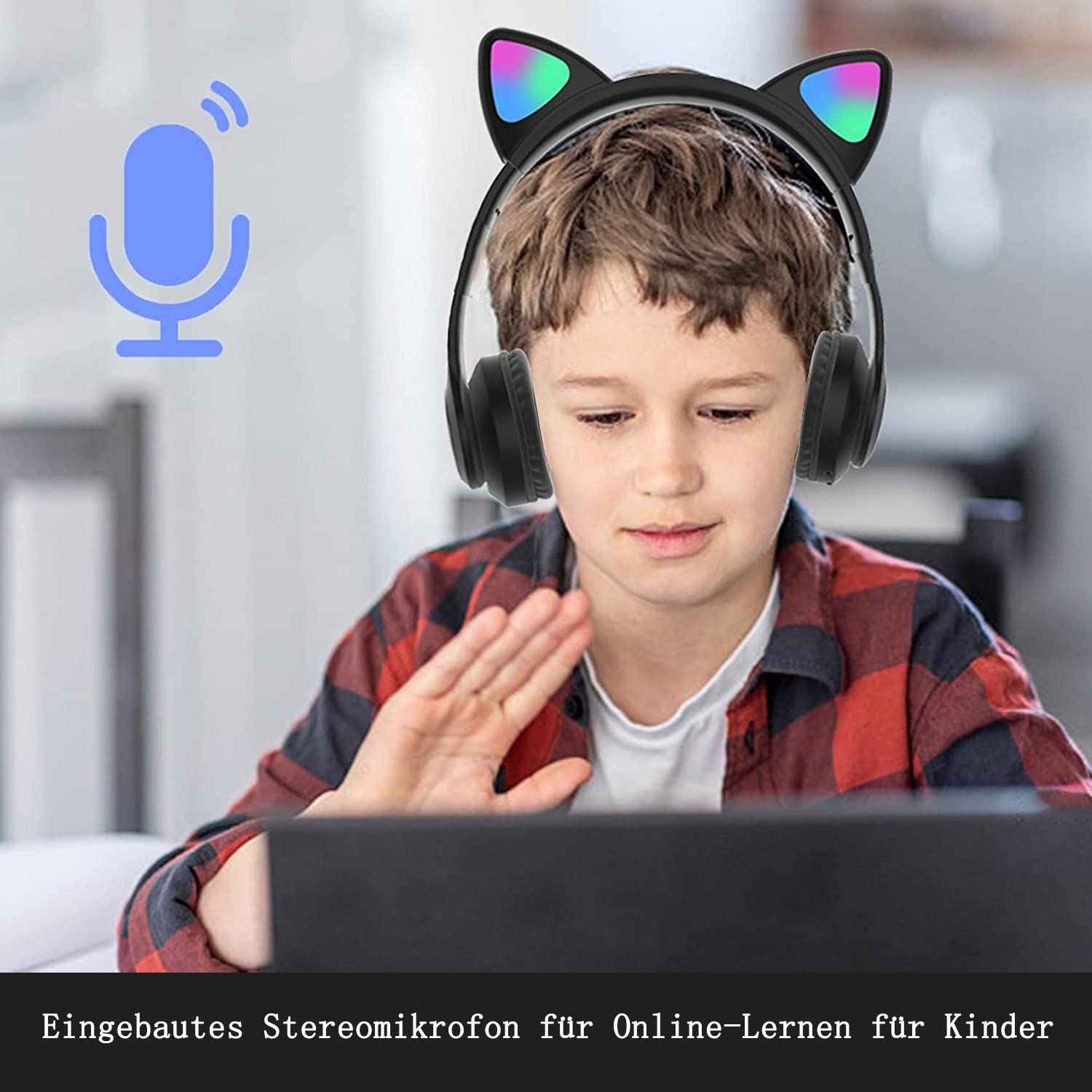 Junge trägt schwarze Katzenohr-Kopfhörer, ein Mikrofonsymbol und Text: 'Eingebautes Stereomikrofon für Online-Lernen'.