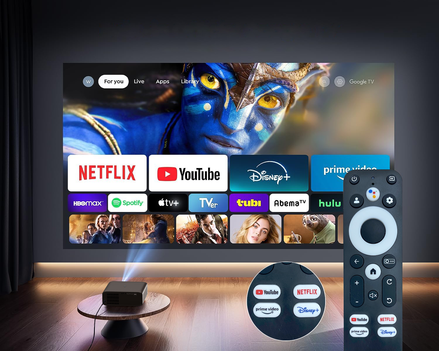 Projektor wyświetlający ekran z aplikacjami. Pilot i stół przed nim.