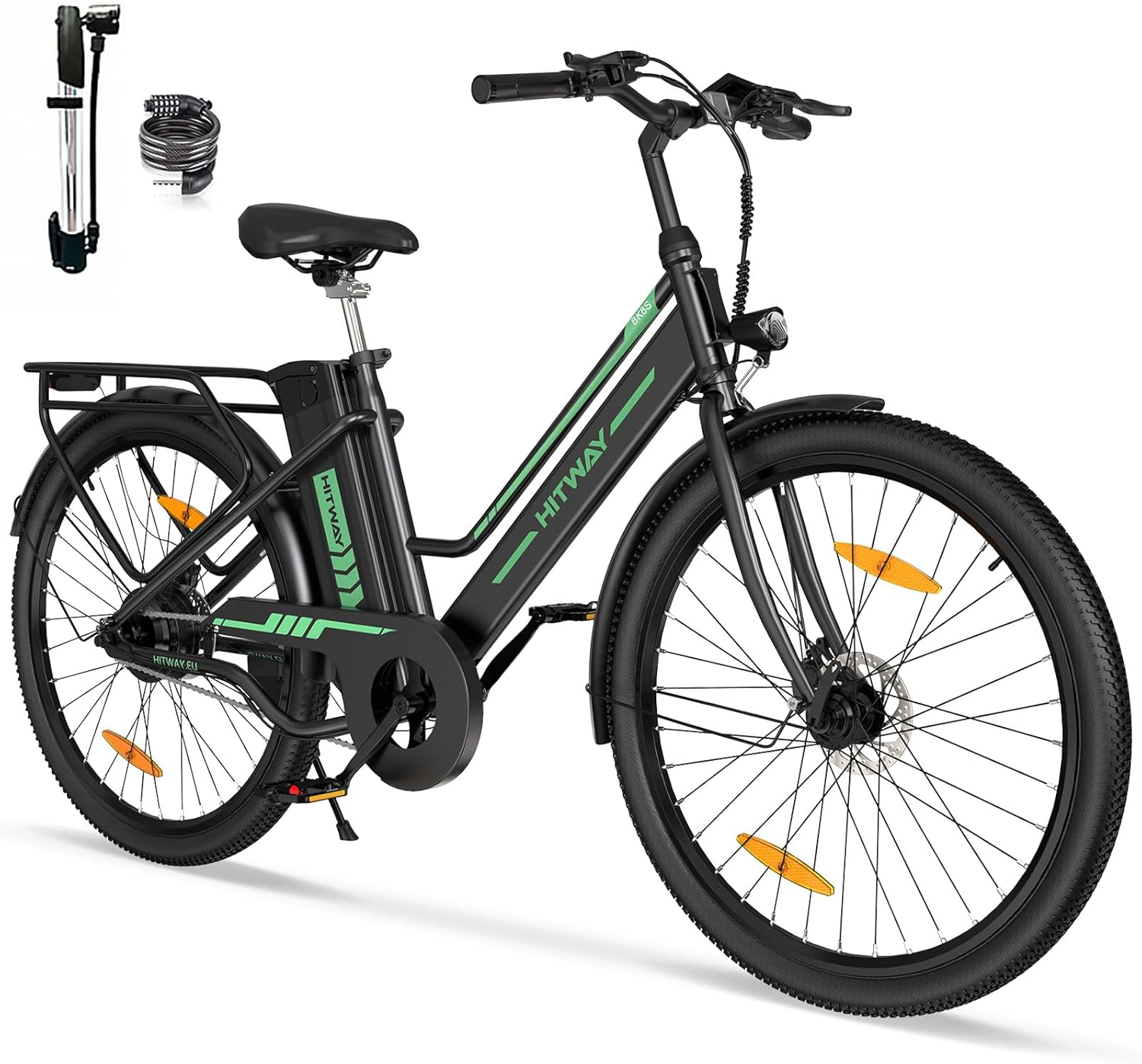 Czarny i zielony rower elektryczny z akcesoriami i białym tłem.