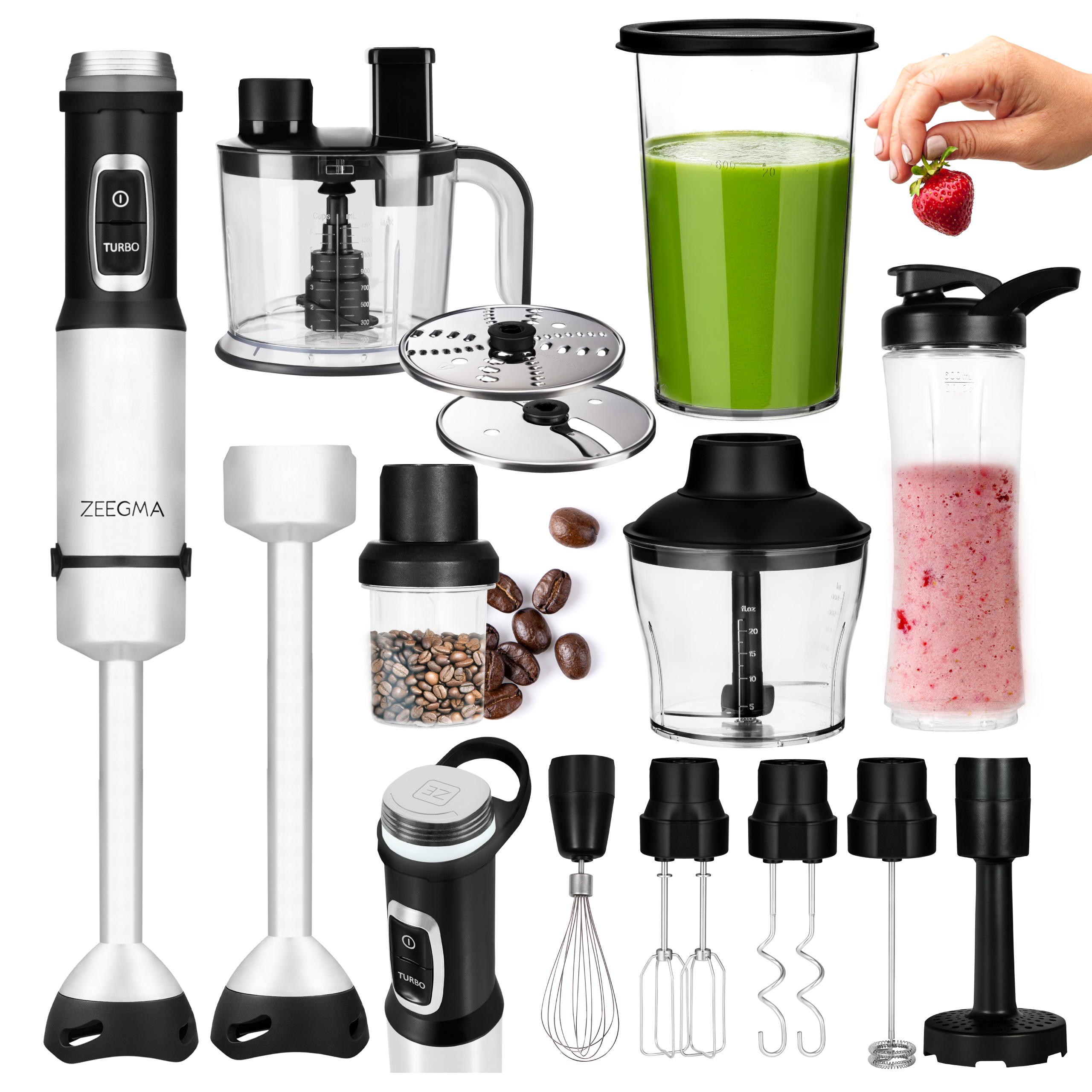 Verscheidenheid aan blendercomponenten: blenderbasis, diverse opzetstukken, een groene smoothie en een hand met een aardbei.