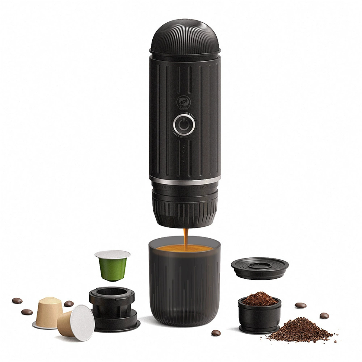 Schwarzer tragbarer Espressomacher, zerlegt, mit Kaffee und Kapseln.