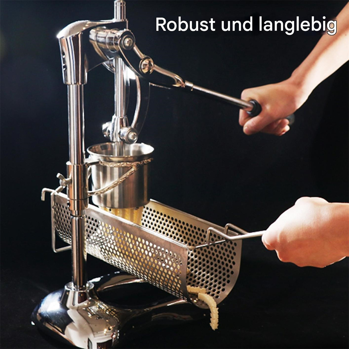 Eine Pommes-Presse aus Edelstahl, mit Händen, die sie bedienen, mit der Aufschrift "Robust und langlebig".