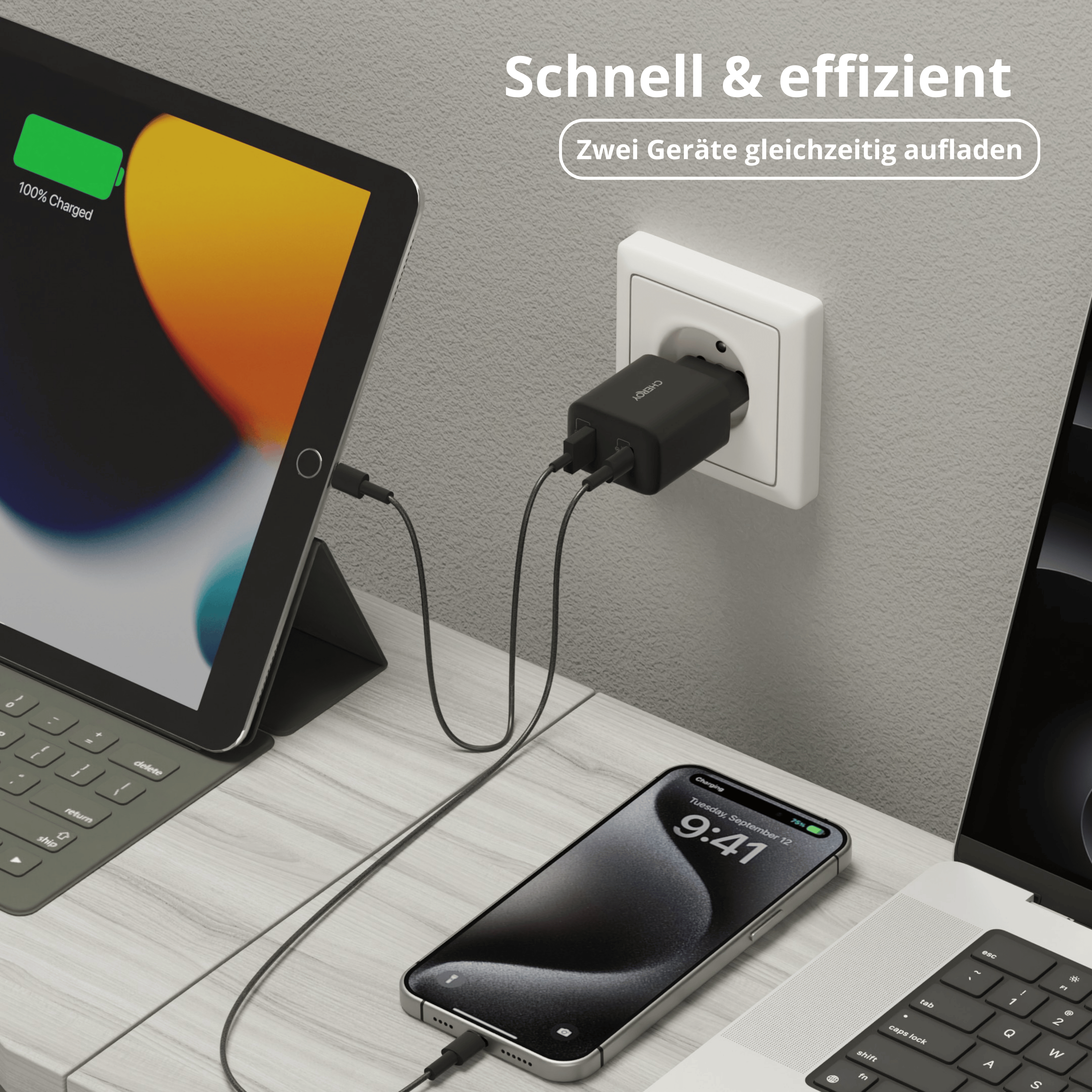 Telefon und Tablet, verbunden mit einem schwarzen Ladegerät, Strom an.