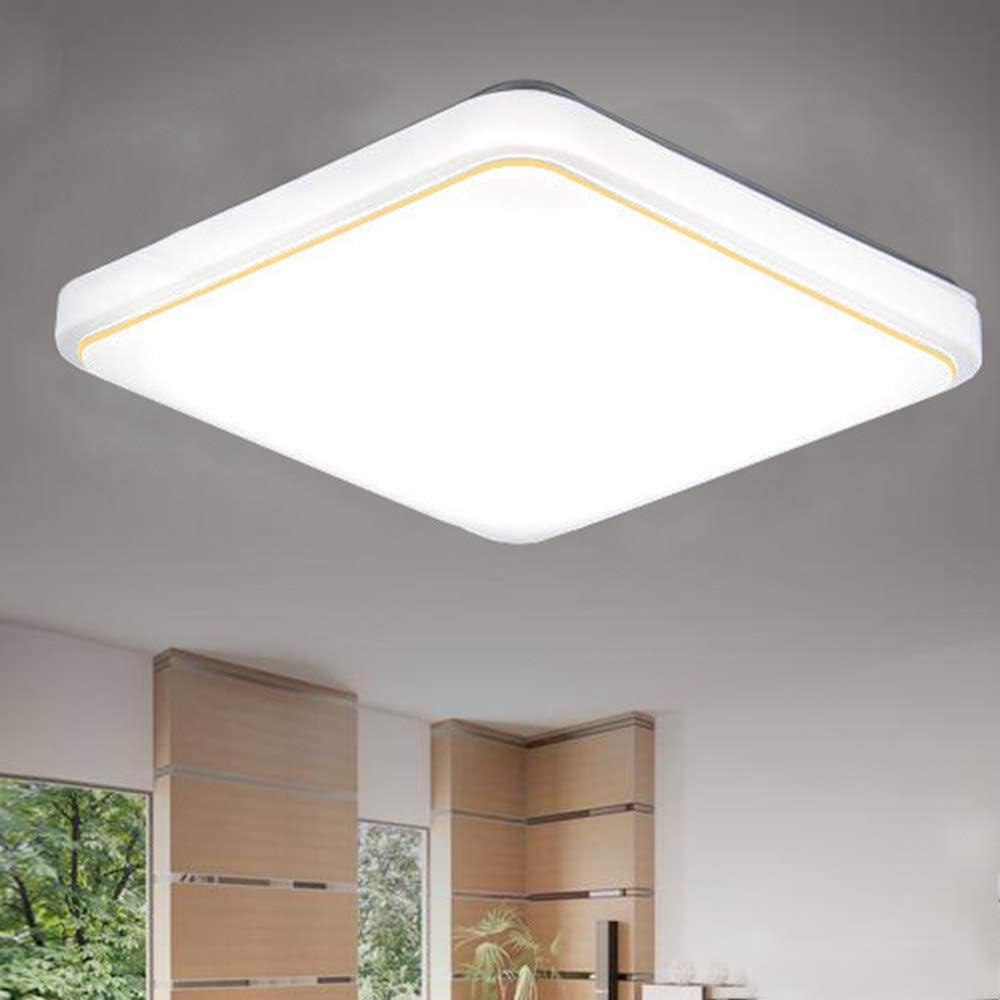 Quadratische Deckenleuchte mit weißer Oberfläche und gelbem Rand, an heller Decke befestigt.