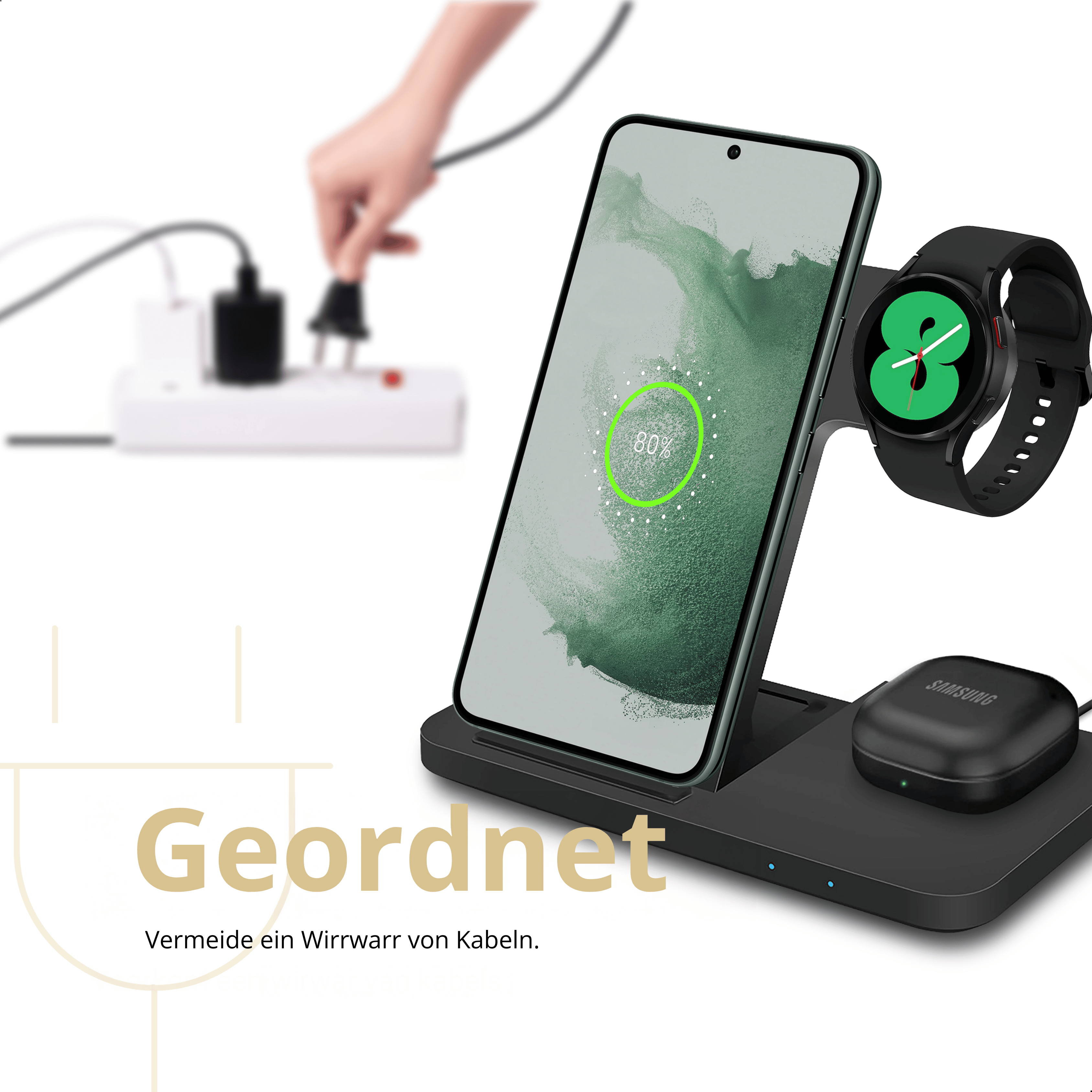 Kabellose Ladestation mit Telefon und Uhr. Telefon zeigt Ladesymbol. Hand steckt Stromkabel im Hintergrund ein.
