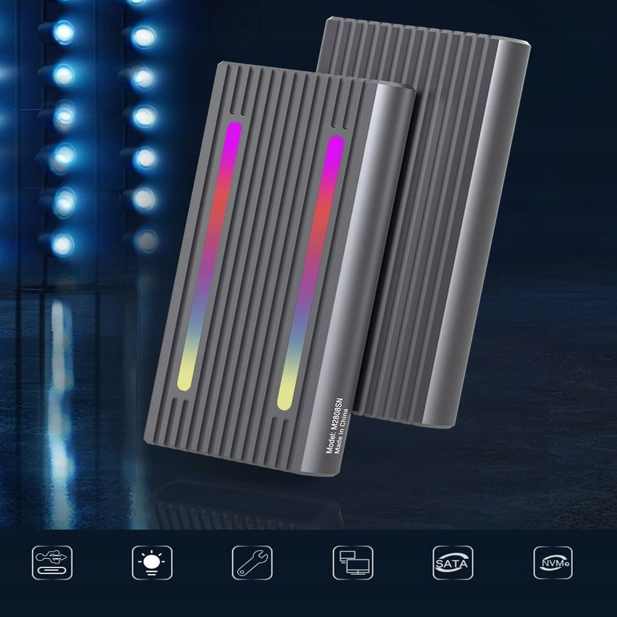 Dwa szare zewnętrzne dyski twarde z kolorowymi paskami świetlnymi.