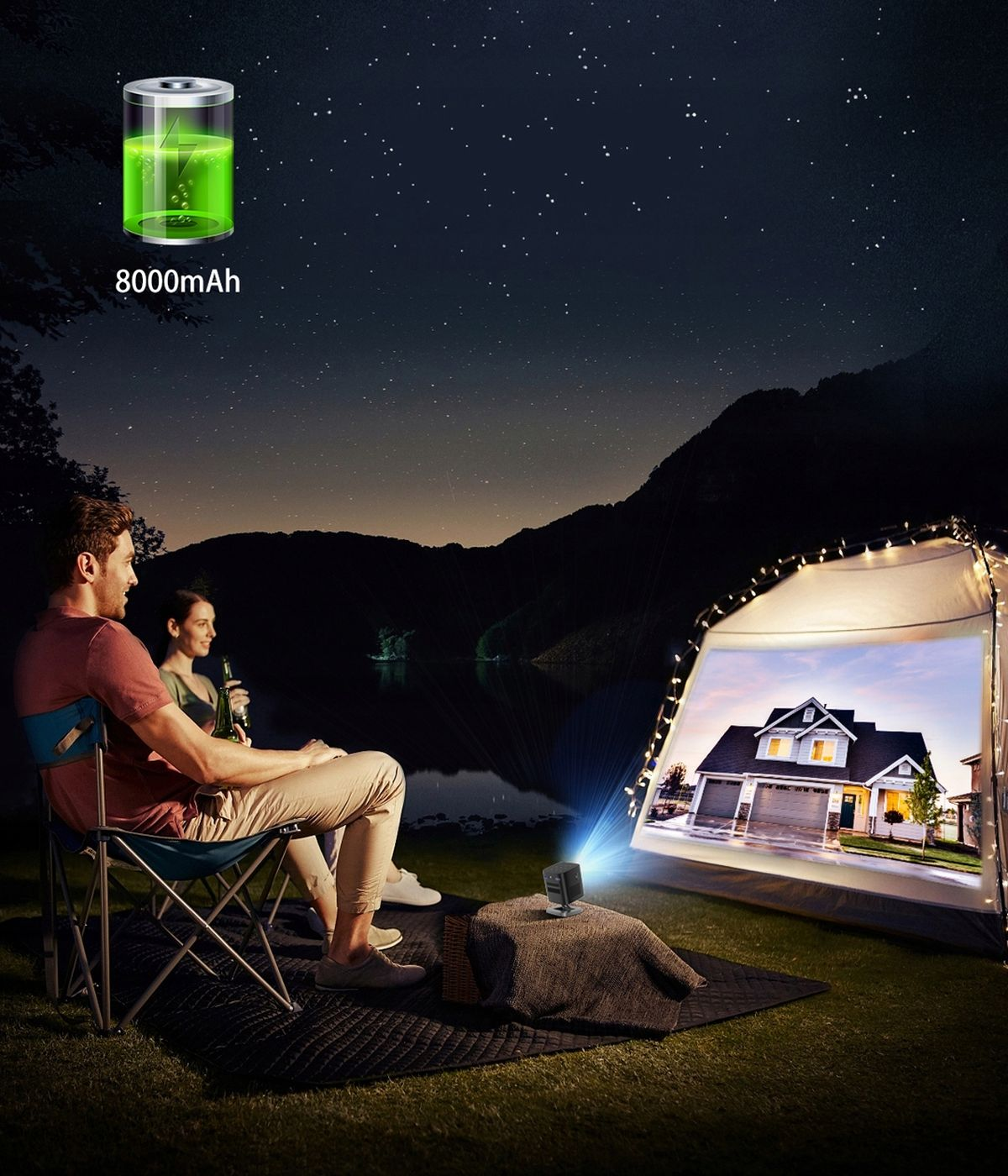 Mężczyzna i kobieta oglądają film wyświetlany na namiocie. Projektor na dywanie, scena nocna.