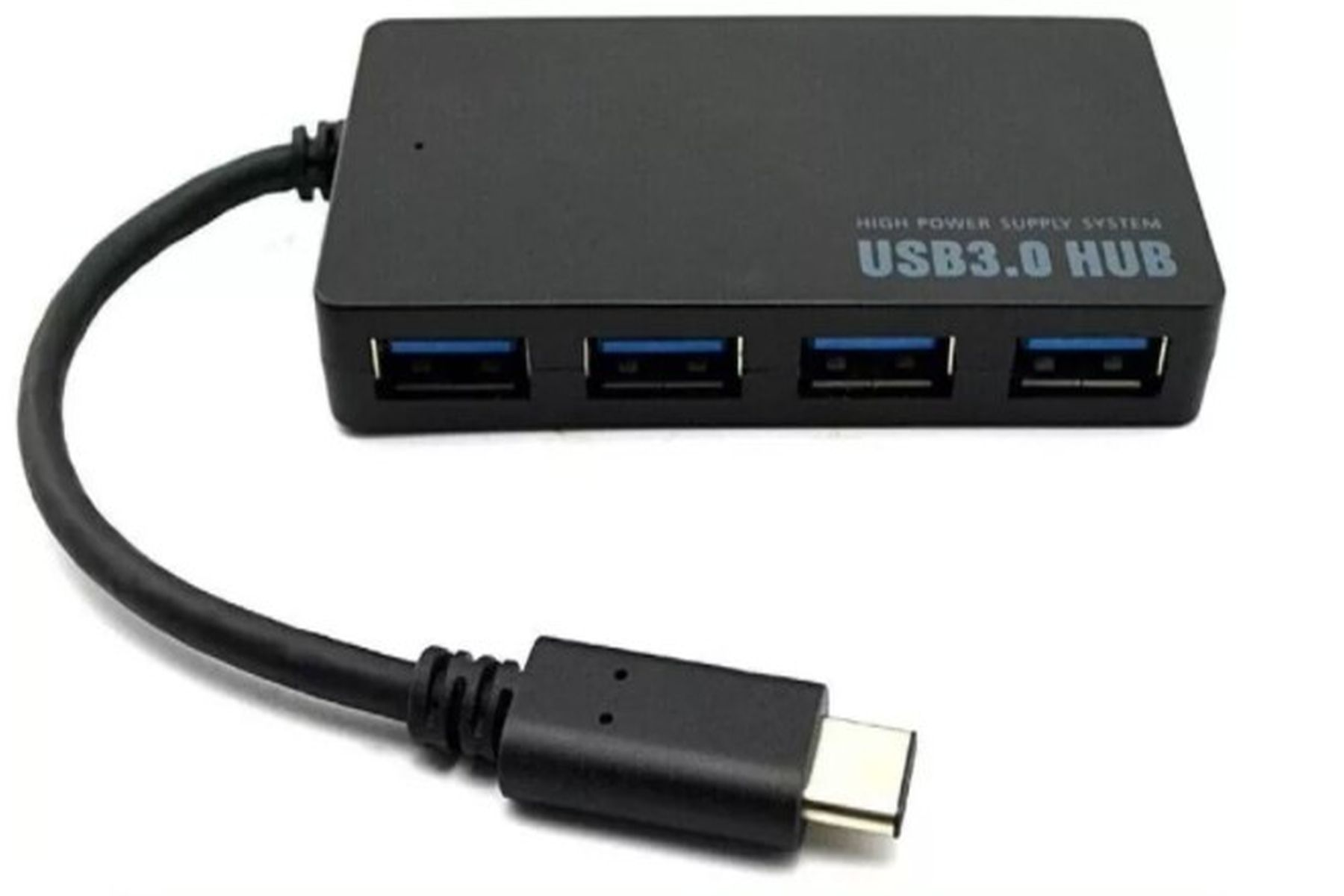 Schwarzer USB 3.0 Hub mit 4 Anschlüssen. Verbunden mit einem USB-C-Kabel.