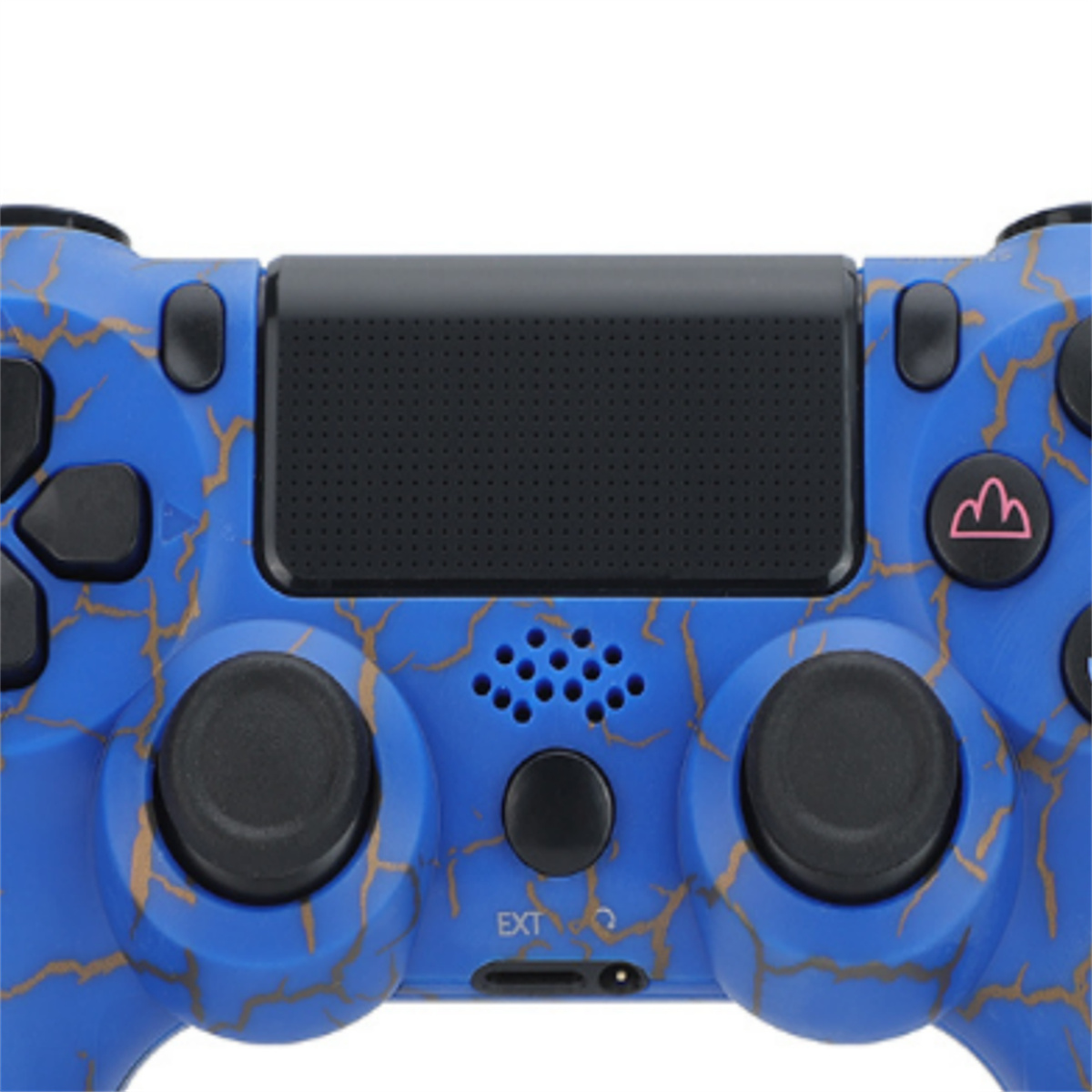 Nahaufnahme eines blauen PS4-Controllers mit goldenen Designs und schwarzen Tasten.