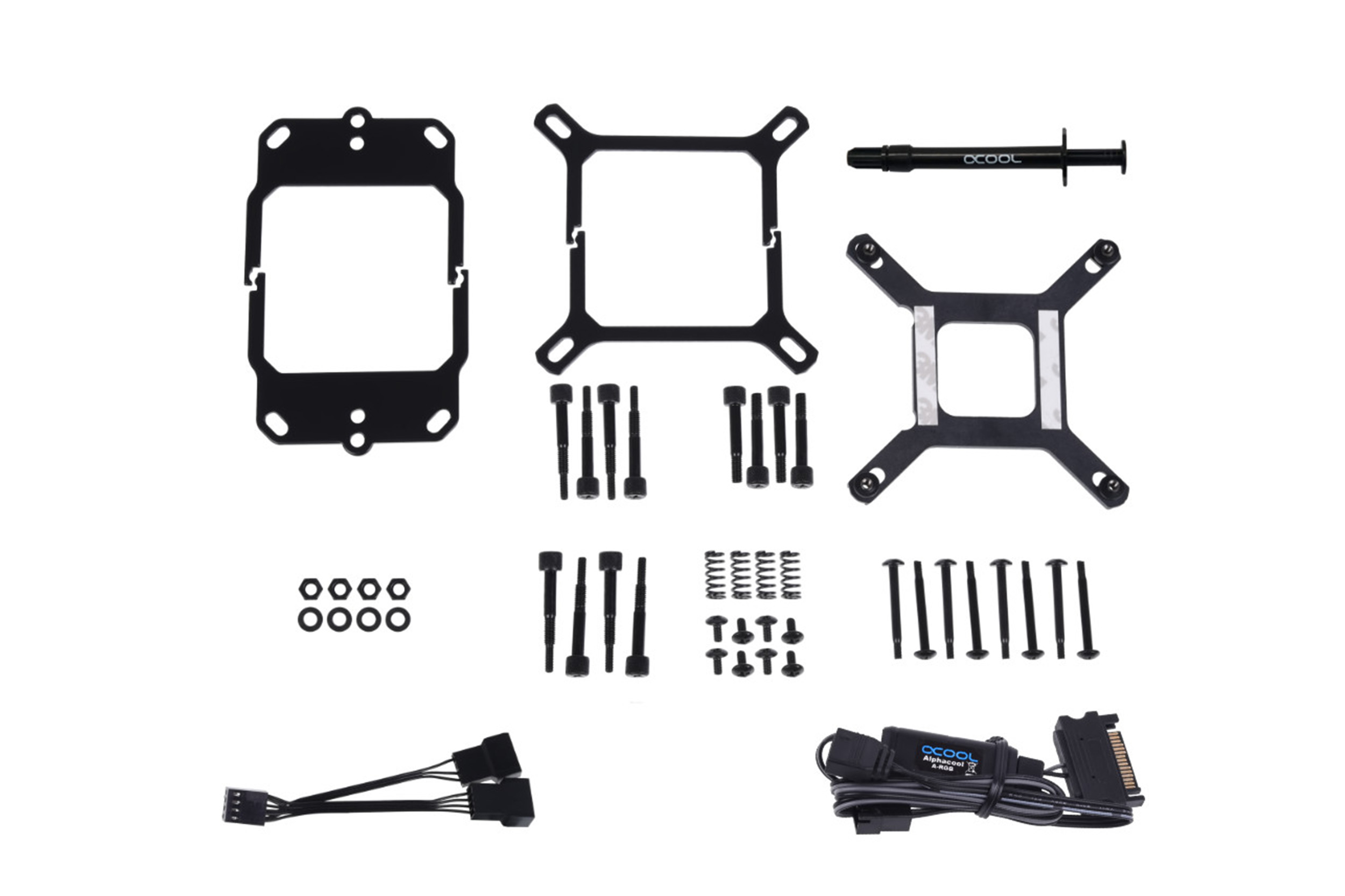 Zestaw komponentów komputera, w tym wsporniki, śruby i pasta termoprzewodząca. Białe tło.