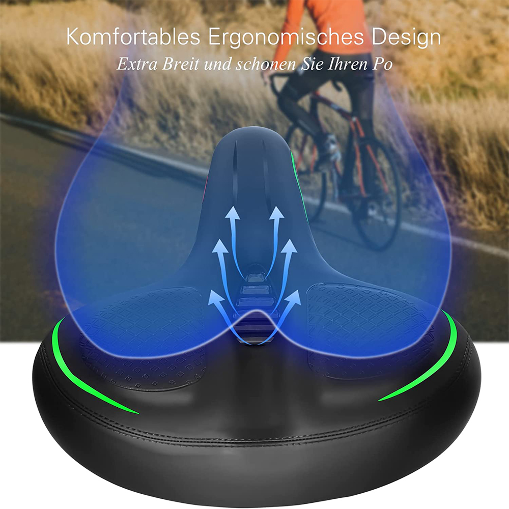 Schwarzer Fahrradsattel mit blauen und grünen Details, Radfahrer im Hintergrund.