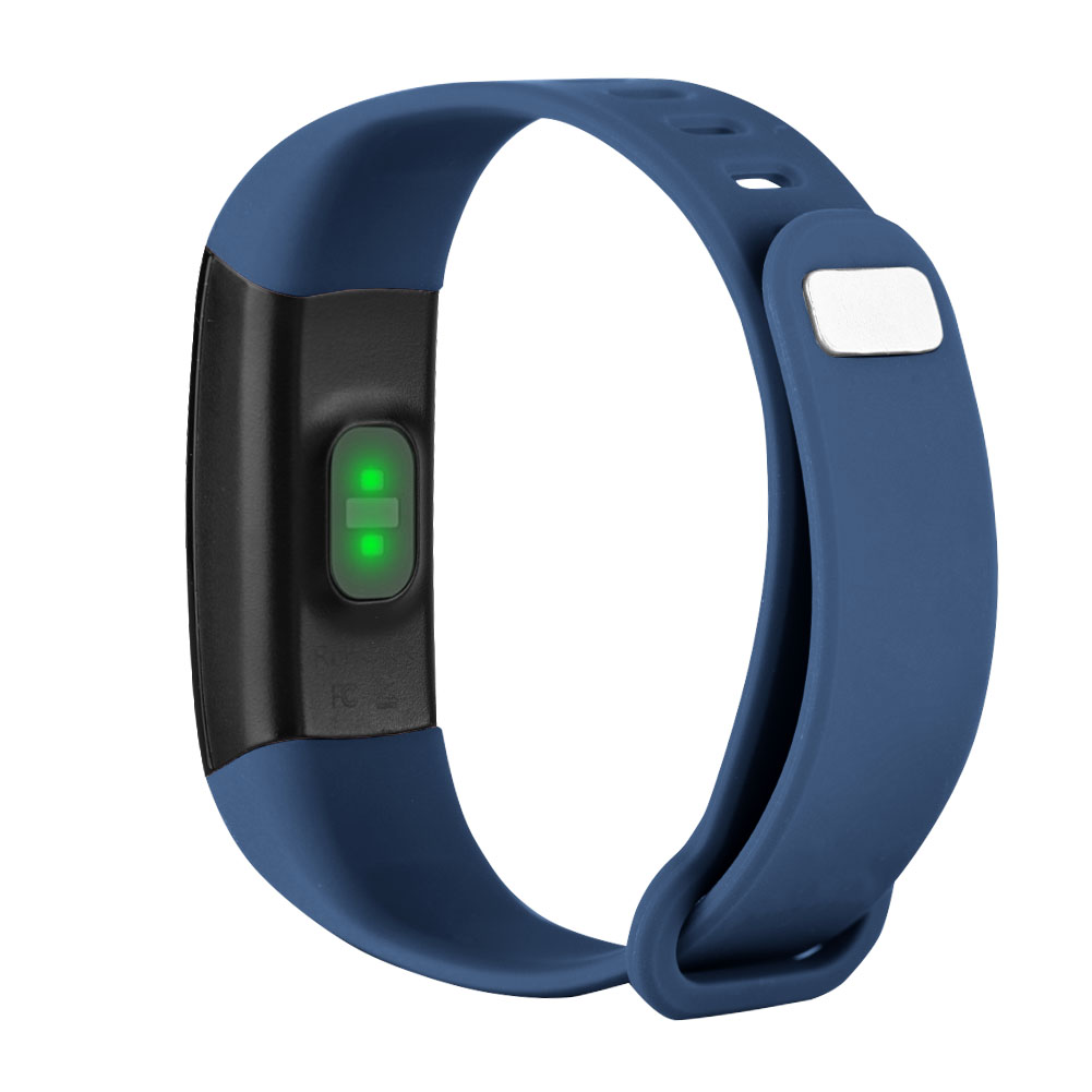Ein blaues Fitness-Tracker-Armband mit einem grünen Lichtsensor wird gezeigt.
