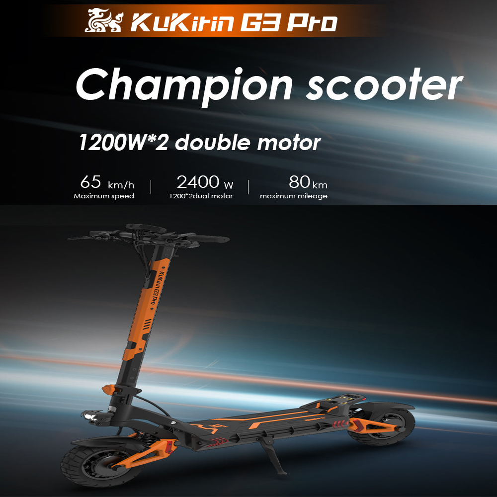 Un monopattino elettrico nero e arancione con la scritta "Champion scooter". Lo scooter ha un doppio motore e una velocità massima.