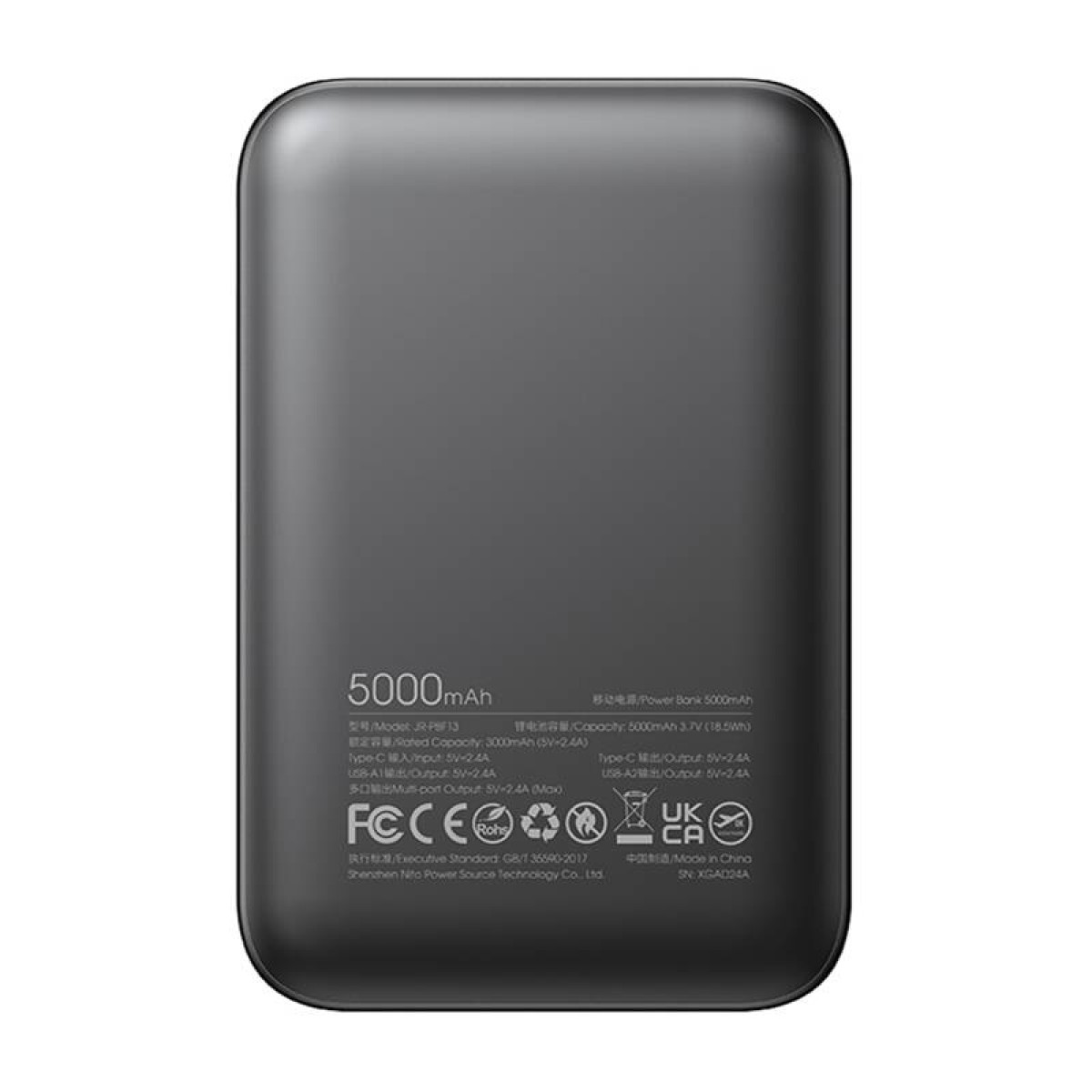 Schwarze Powerbank mit weißem Text. 5000mAh Kapazität, mehrere Logos und Informationen.