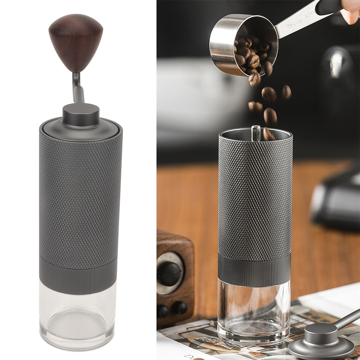 Kaffeemühle mit einströmenden Bohnen. Mühle ist grau, klares Glas und hat einen Holzaufsatz.