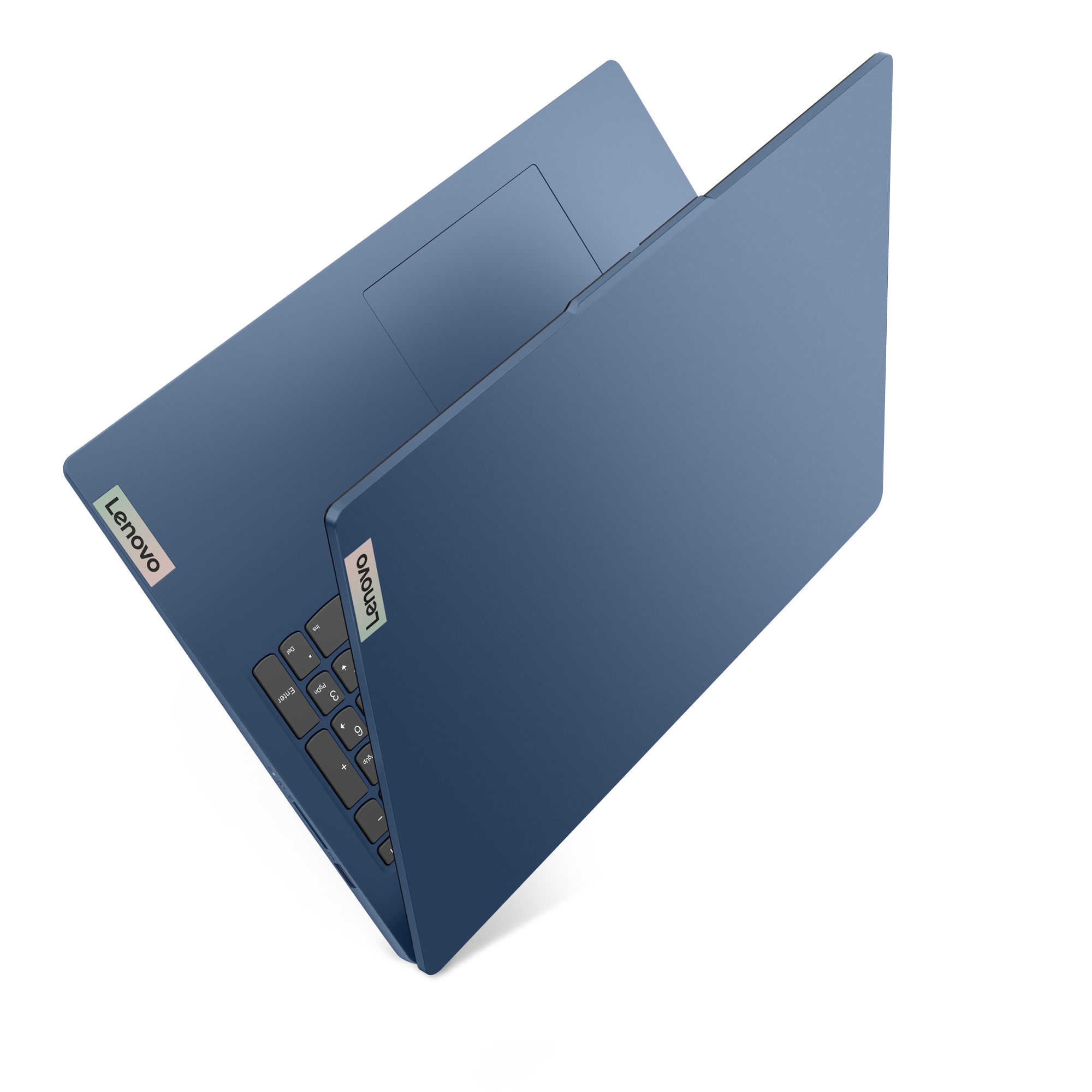 Blauer Laptop, geöffnet auf einer weißen Oberfläche, zeigt Tastatur und Bildschirm.
