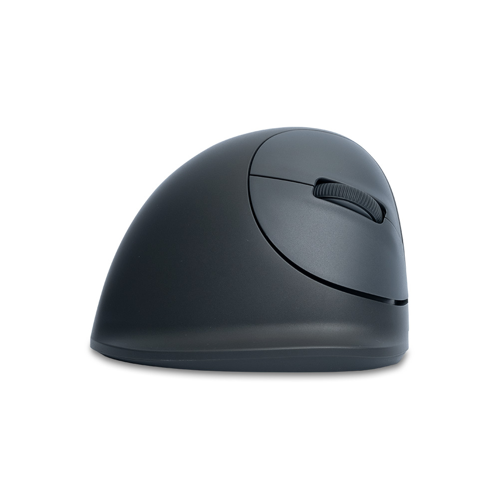 Schwarze ergonomische Maus mit Scrollrad. Sie befindet sich auf weißem Hintergrund.