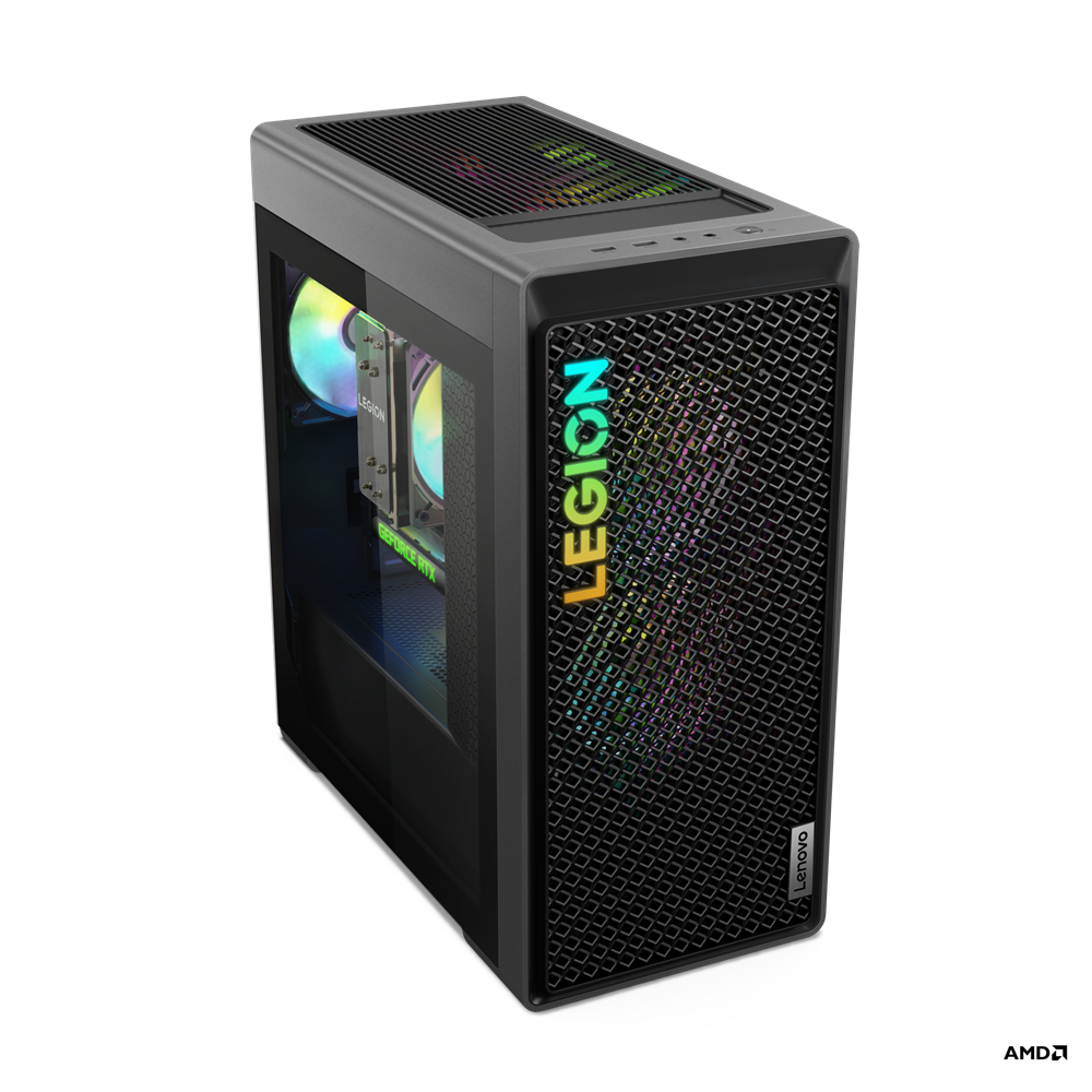 PC gaming con illuminazione RGB, pannello laterale in vetro e marchio Legion. Ha loghi AMD e NVIDIA.