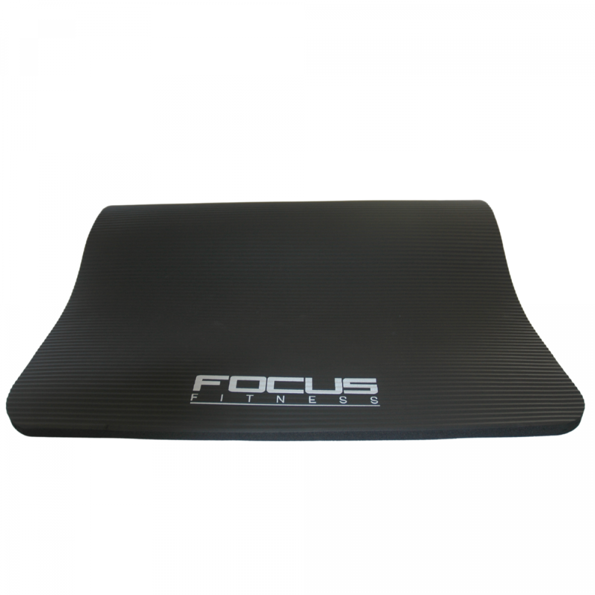 Tapis de yoga noir avec les mots "FOCUS FITNESS" dessus.
